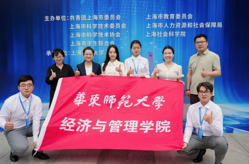 经管学子在第十五届“挑战杯”上...
